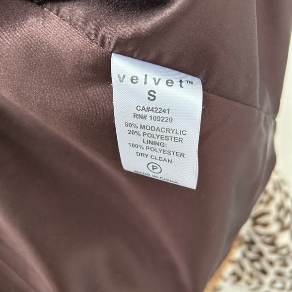 Velvet by Graham & Spencer Leopard Print Faux Fur Cropped Jacket - Picture 8 of 8